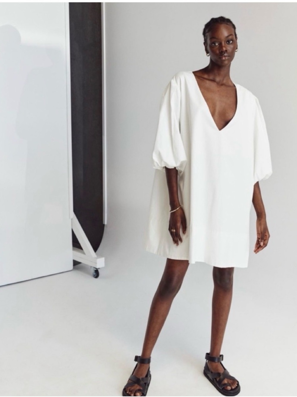 DISSH White V-Neck Balloon Sleeve Mini Dress w/Pockets
